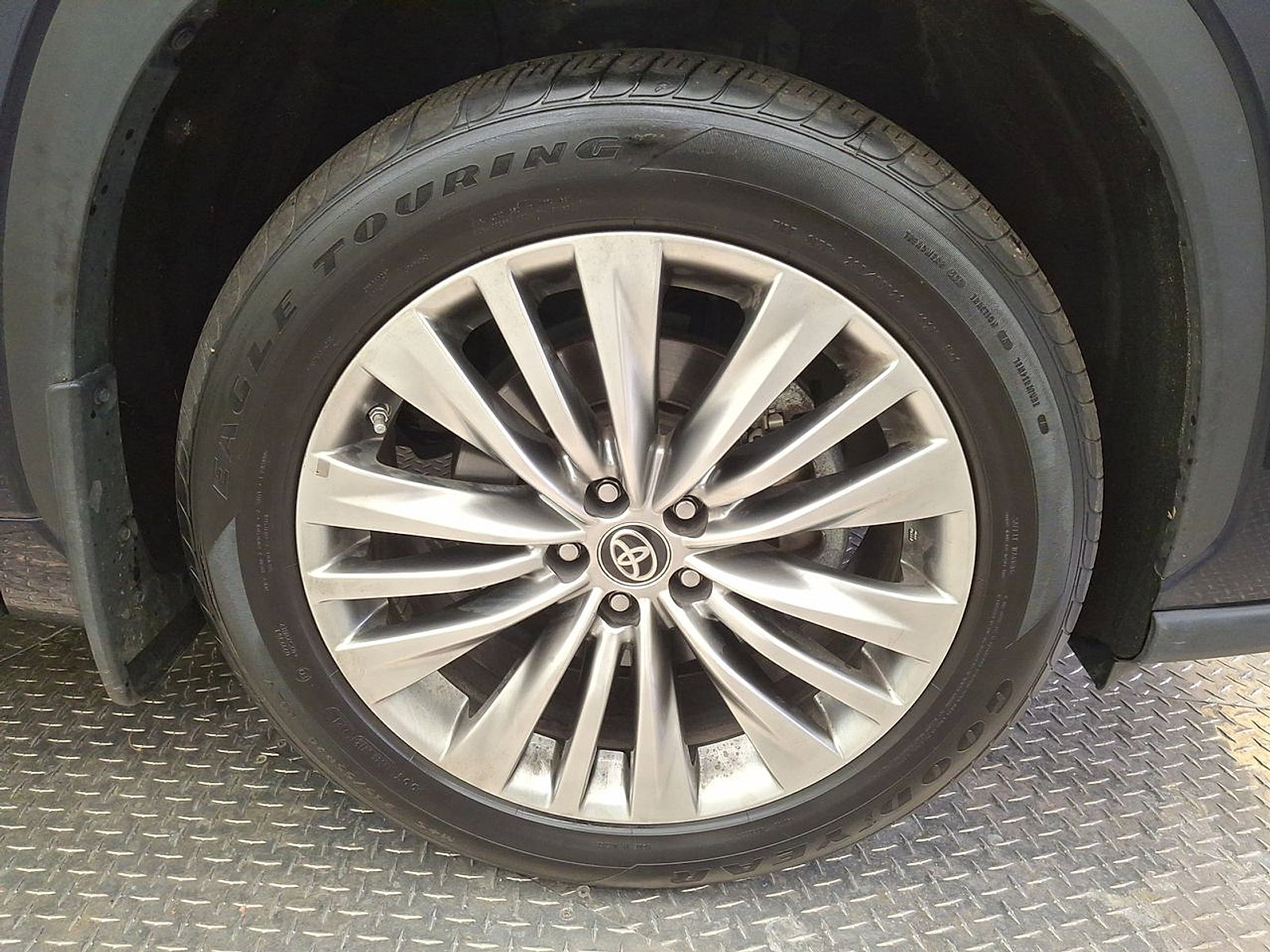 Used 2024 Toyota Highlander Platinum image 27