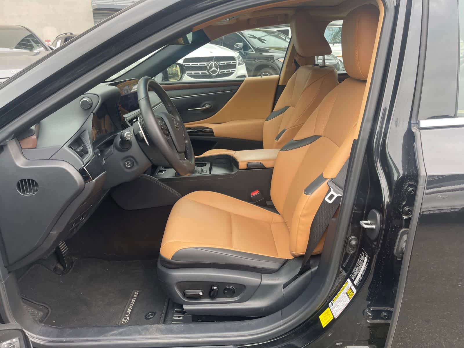 Used 2025 Lexus ES 300h w/ Premium Package FWD image 6