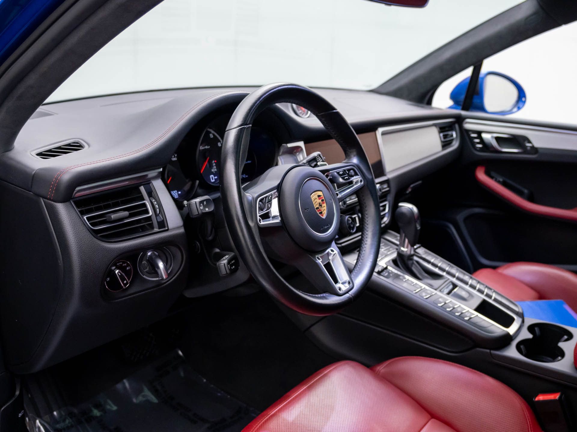 Certified 2021 Porsche Macan Turbo image 4