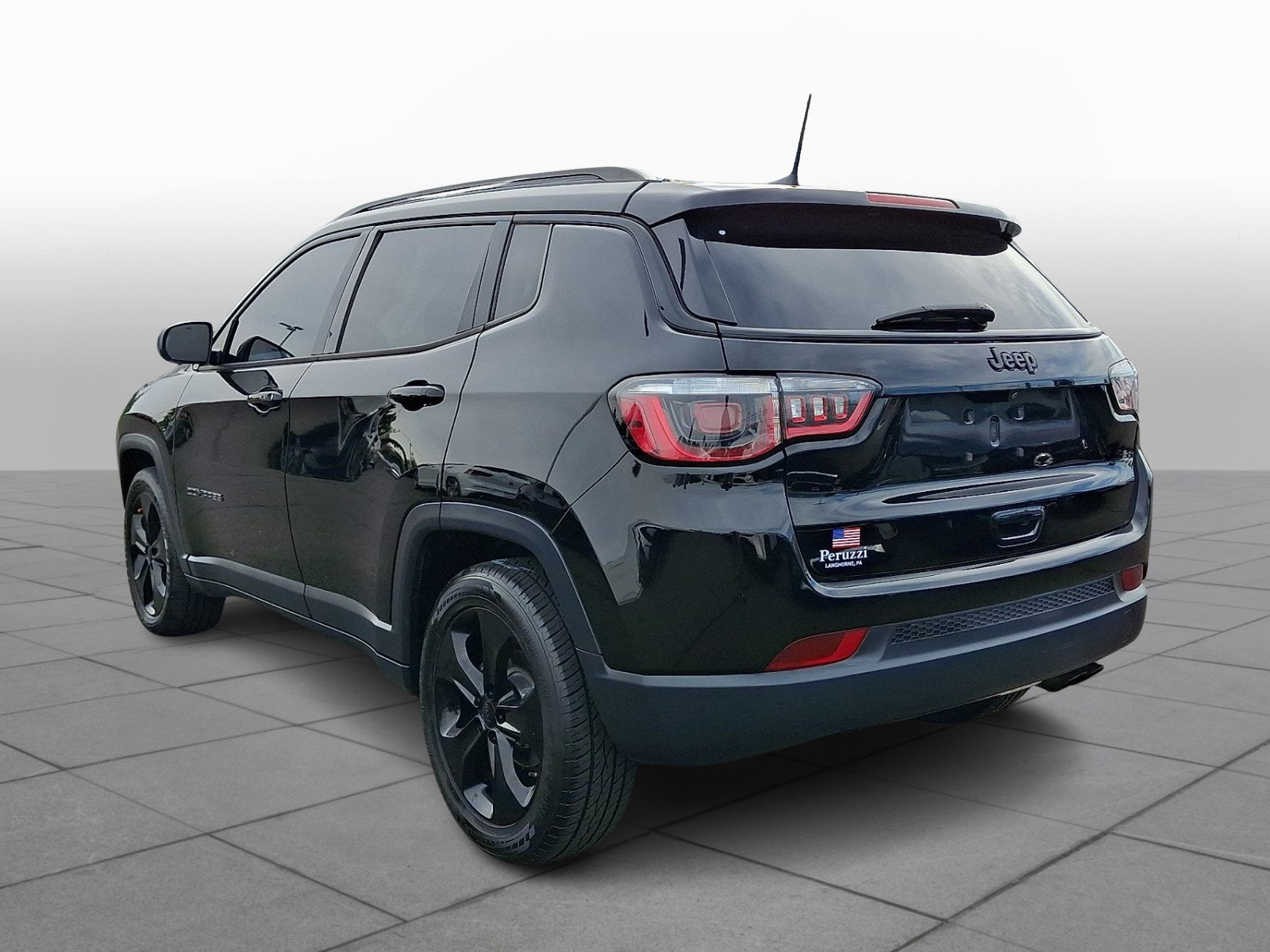 Used 2019 Jeep Compass Latitude FWD image 5