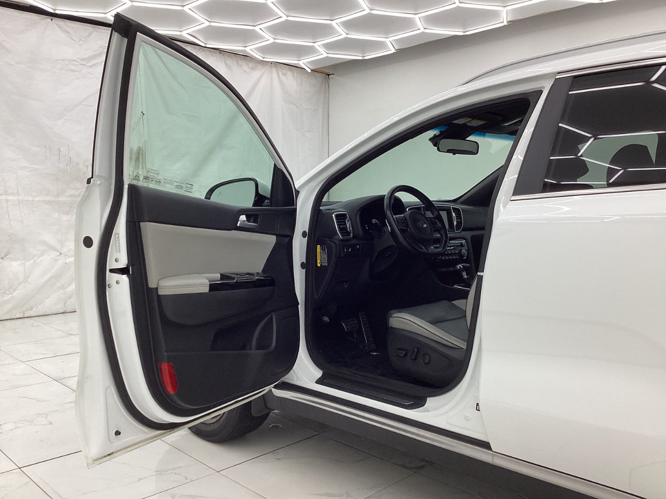 Used 2018 Kia Sportage EX w/ EX Sport Appearance Package AWD/4WD image 16