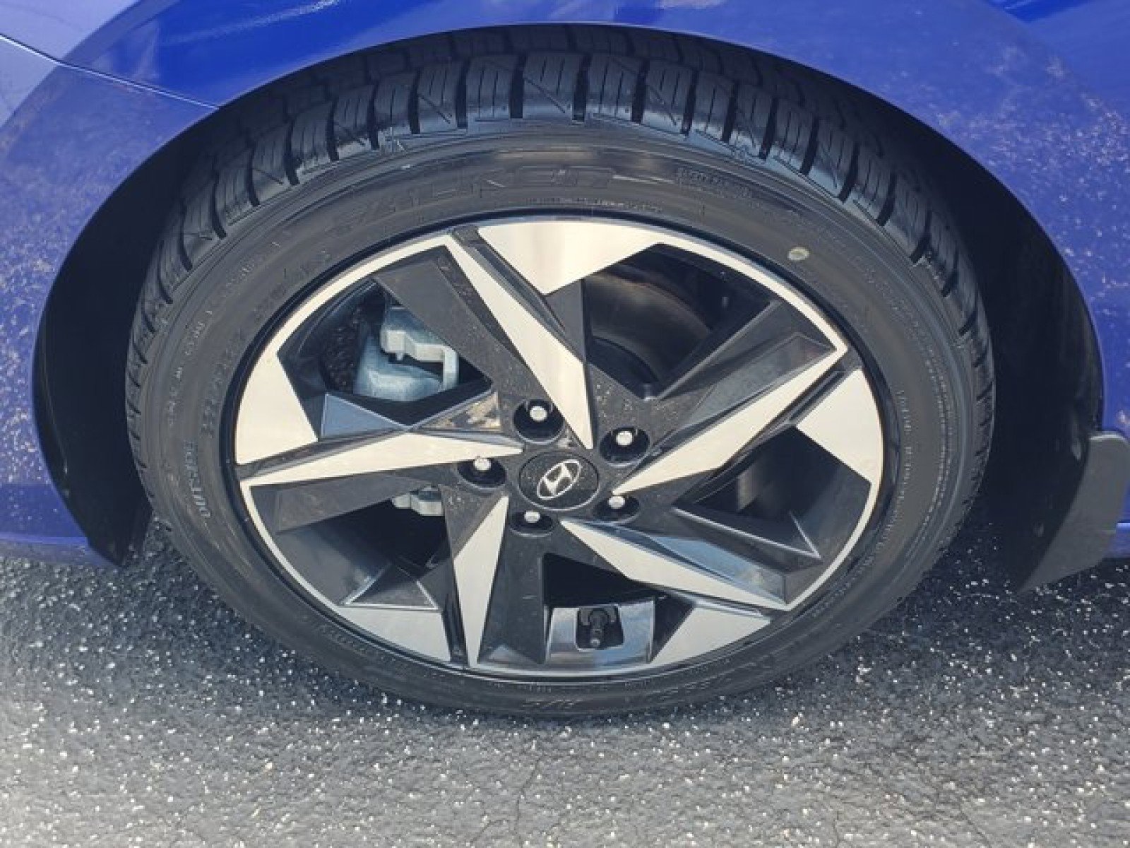 Used 2023 Hyundai Elantra SEL w/ Convenience Package FWD image 4