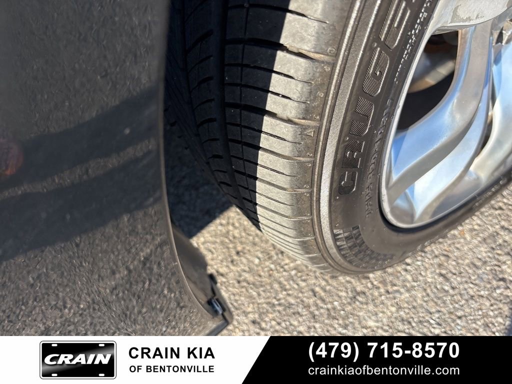 Used 2017 Chrysler 300 C image 30