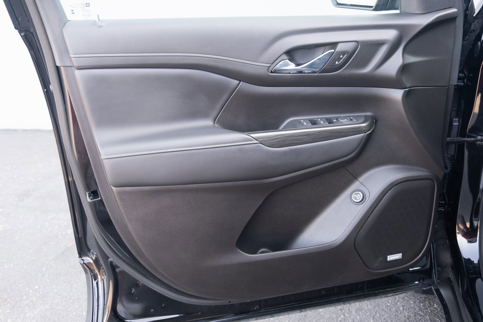 Used 2023 GMC Acadia SLT image 13