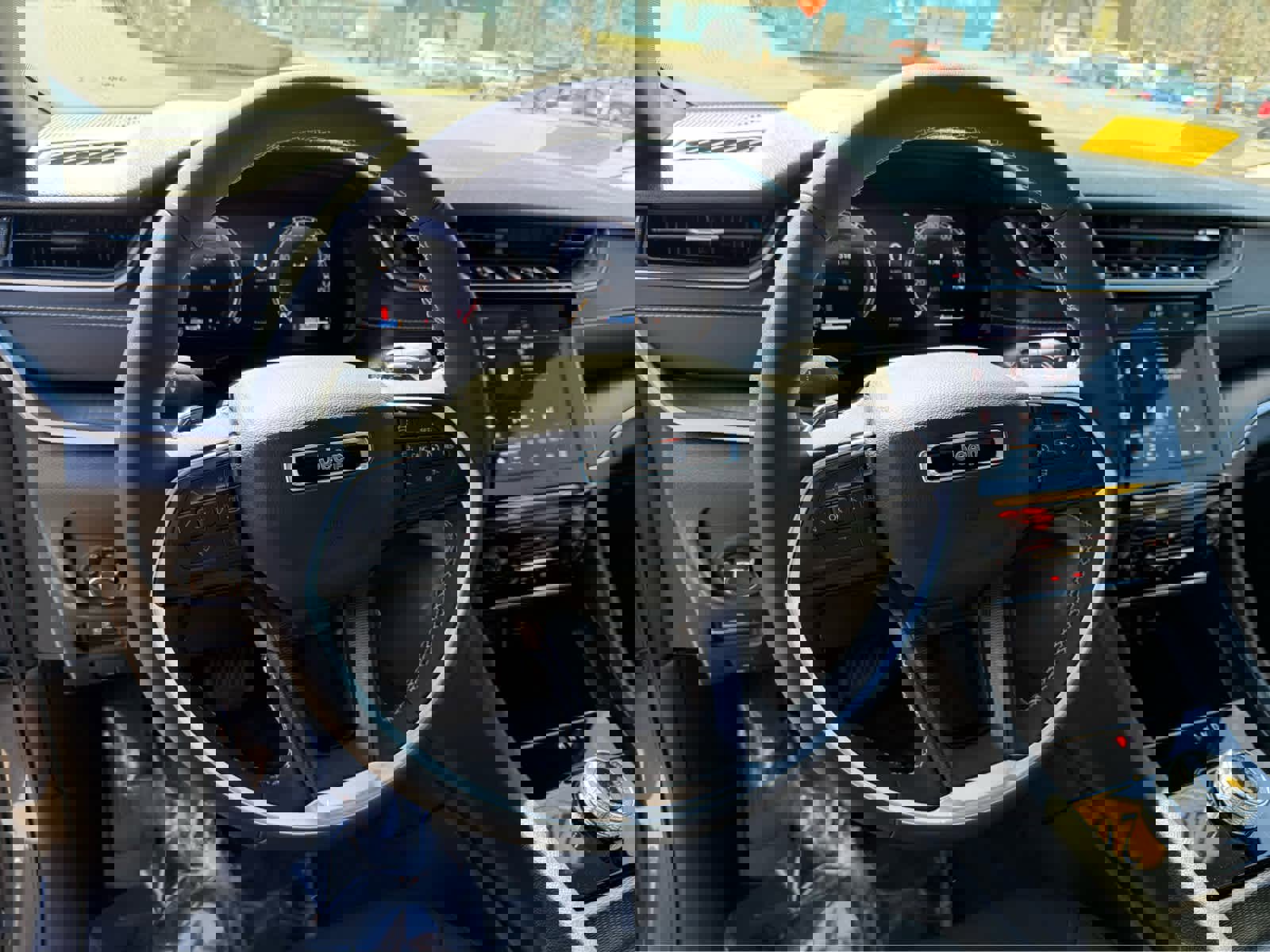 Used 2025 Jeep Grand Cherokee L Laredo image 14