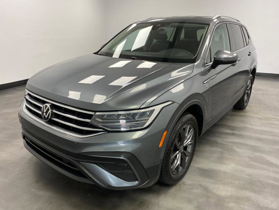 Used 2023 Volkswagen Tiguan SE AWD/4WD image 2