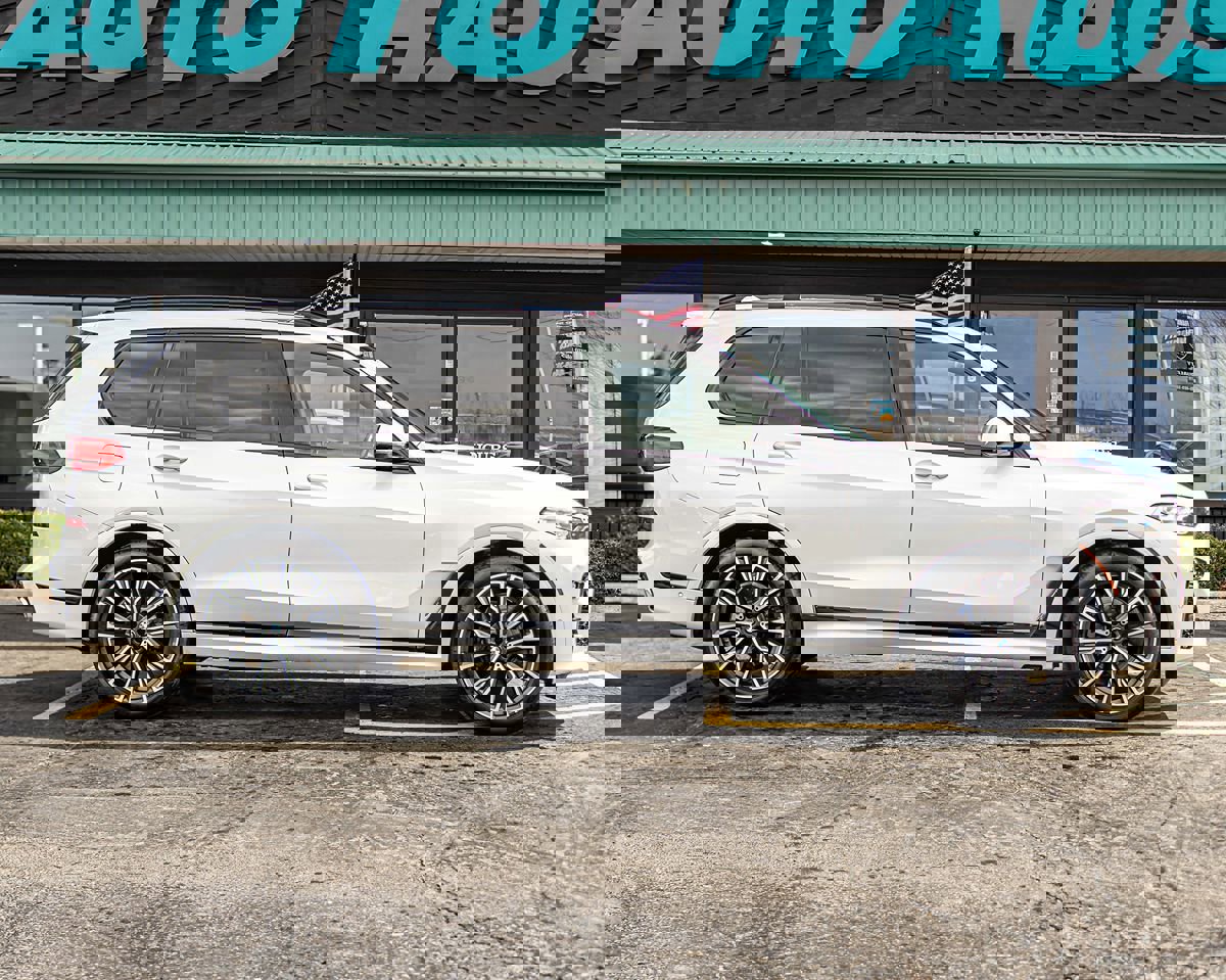 Used 2019 BMW X7 xDrive50i w/ Dynamic Handling Package image 2