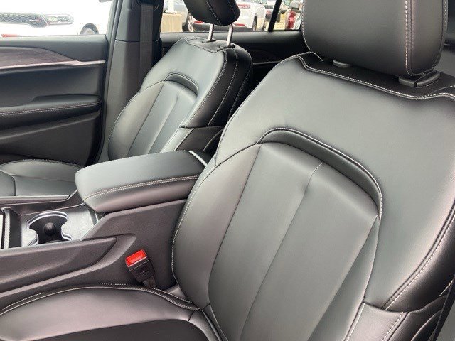 New 2025 Jeep Grand Cherokee Limited image 12