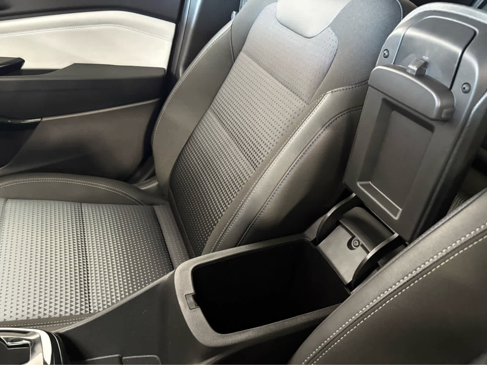 Certified 2025 Chevrolet Trax LT w/ LT Convenience Package image 19