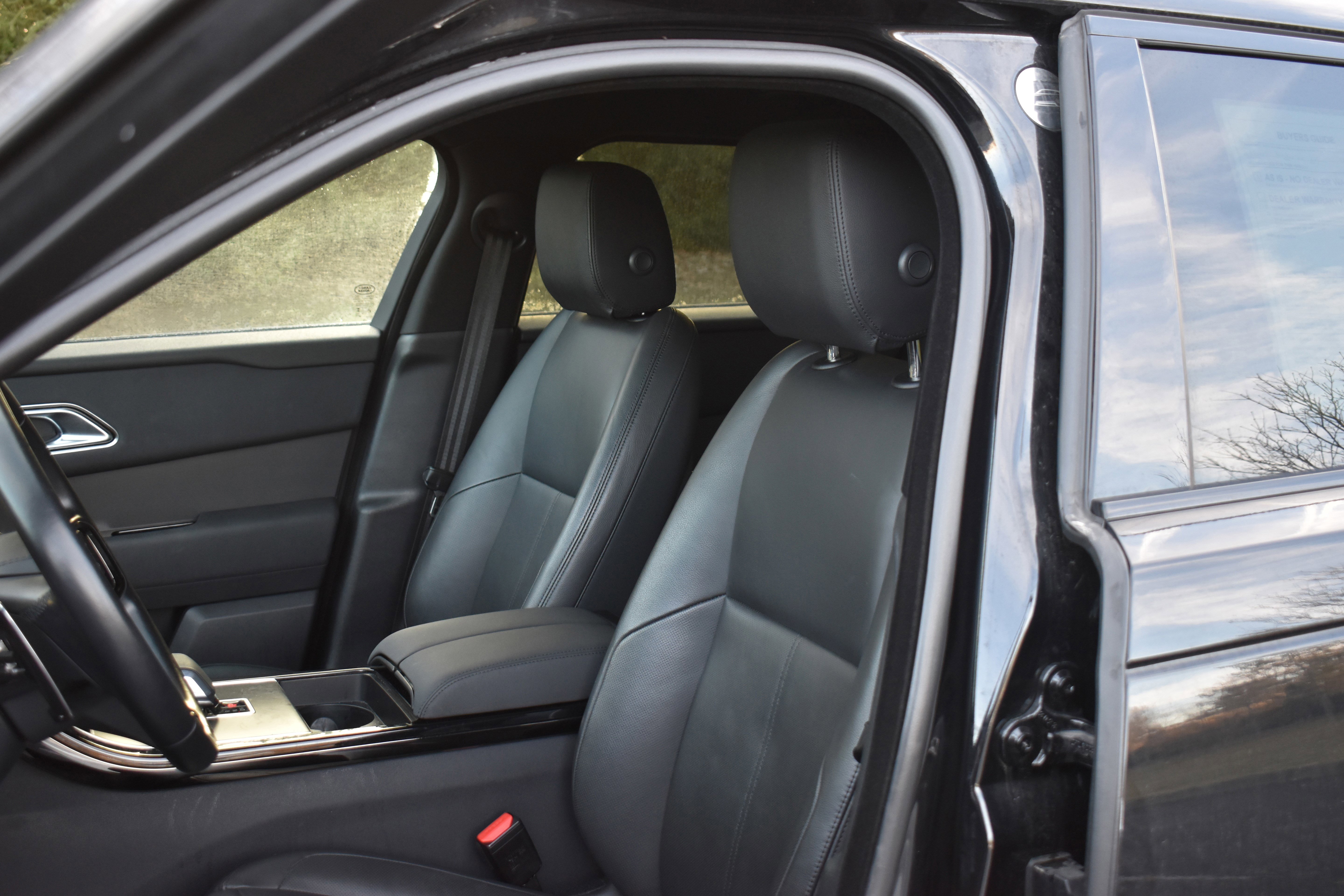 Used 2025 Land Rover Range Rover Velar Dynamic SE image 3