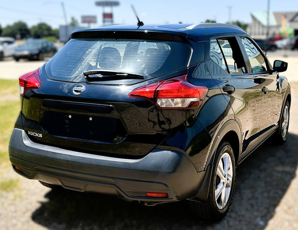 Used 2019 Nissan Kicks S FWD image 17
