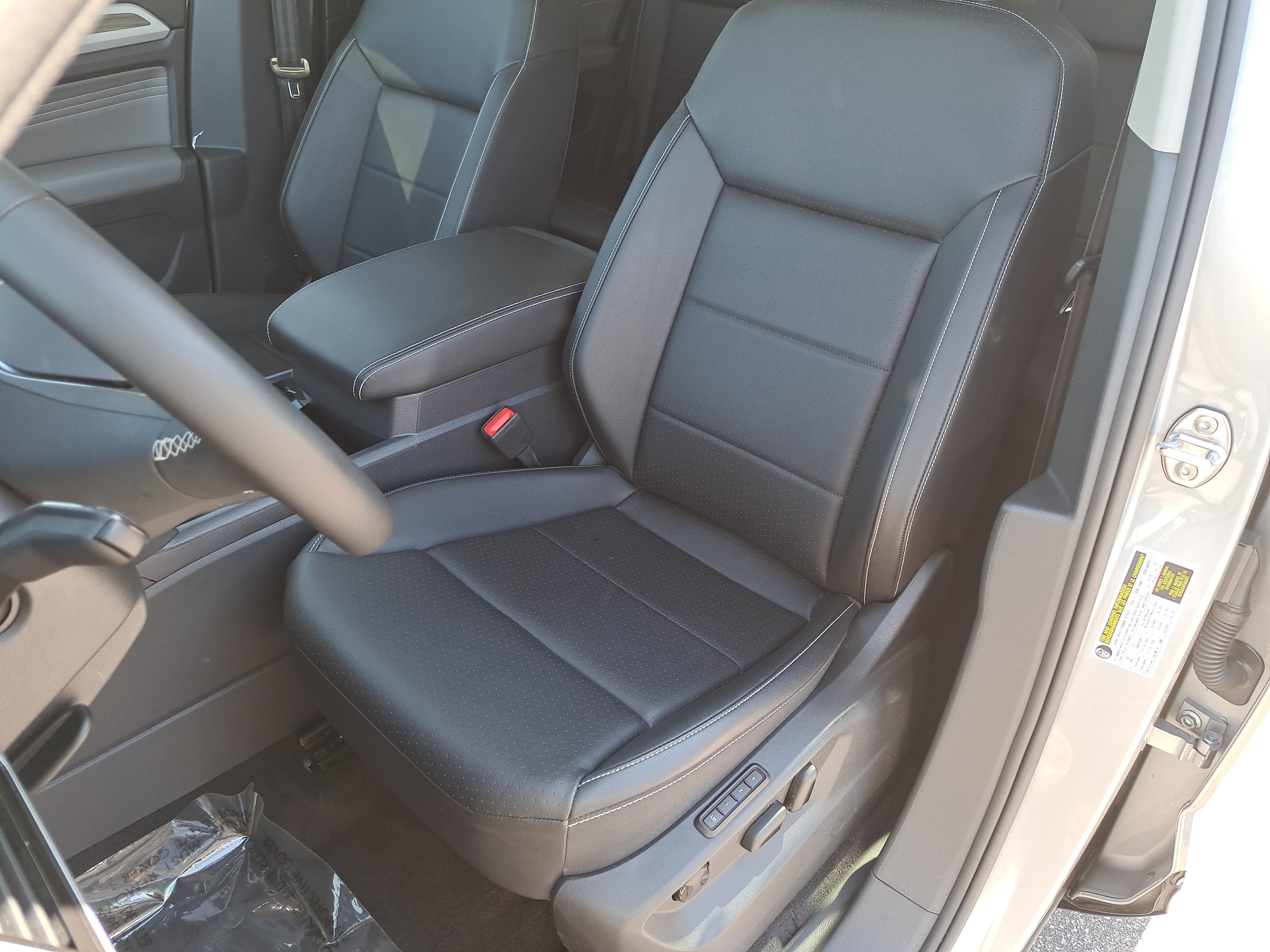 Used 2023 Volkswagen Atlas SEL AWD/4WD image 16