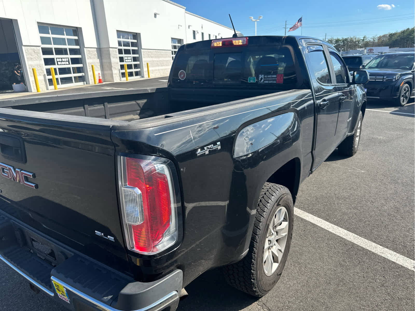 Used 2018 GMC Canyon SLE w/ SLE Convenience Package image 3