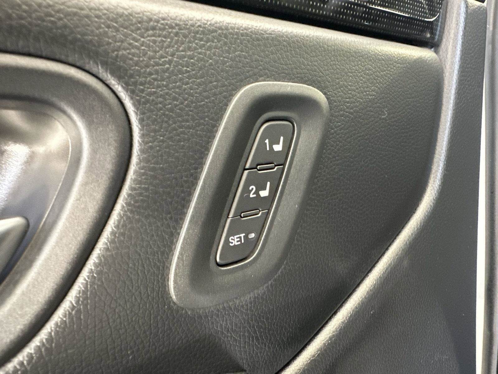 Certified 2025 Honda Pilot Black Edition image 7