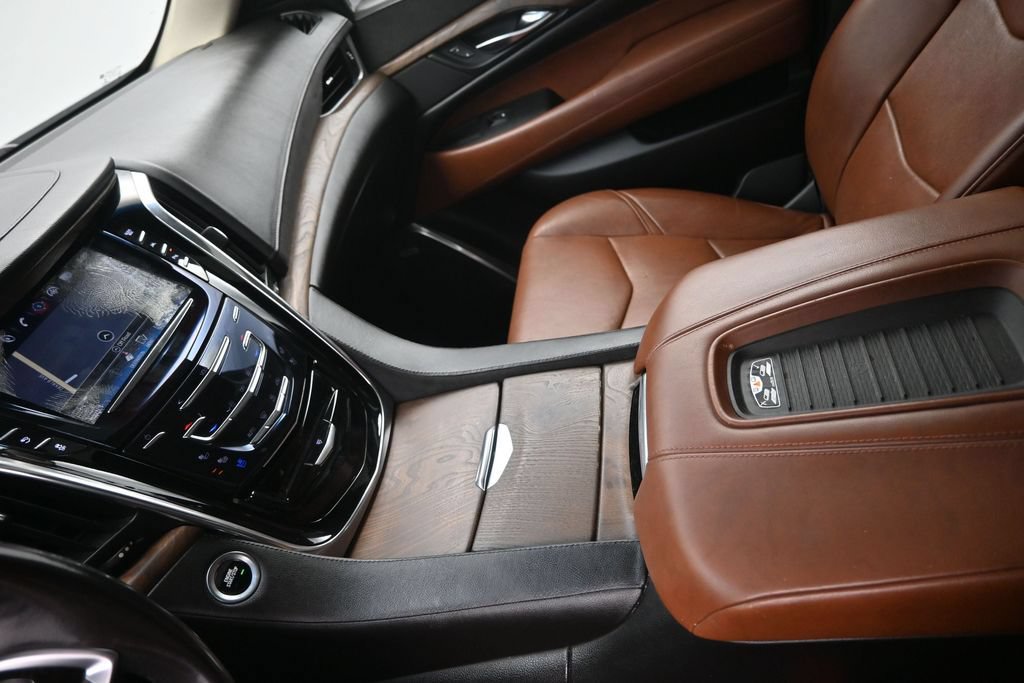 Used 2018 Cadillac Escalade Premium Luxury AWD/4WD image 18