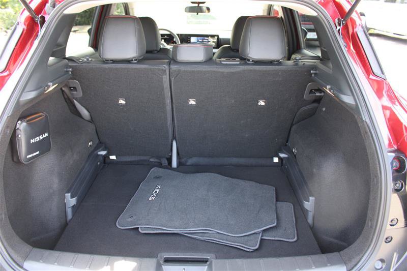 Used 2025 Nissan Kicks SR FWD image 18