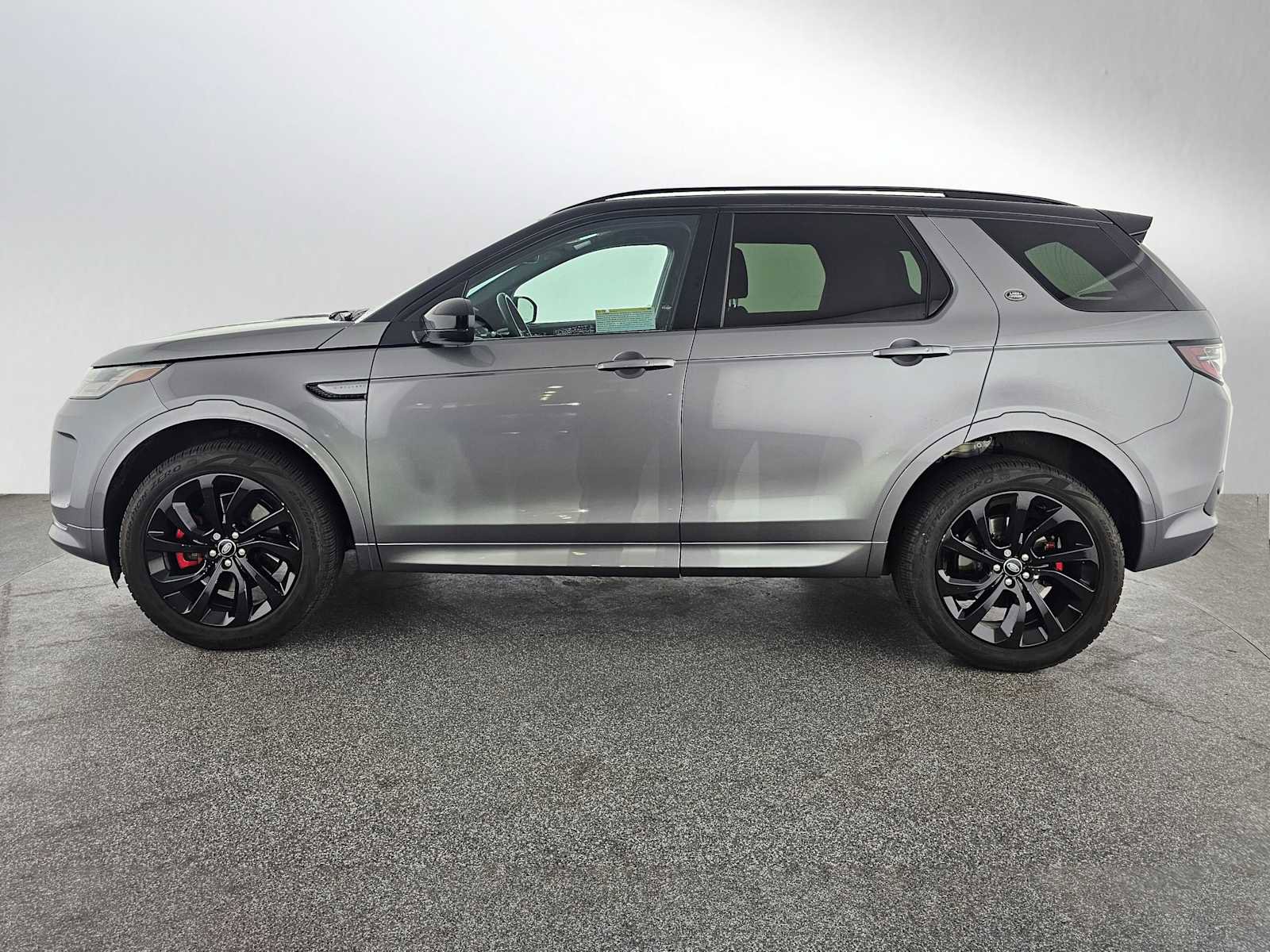 Used 2023 Land Rover Discovery Sport SE R-Dynamic image 2