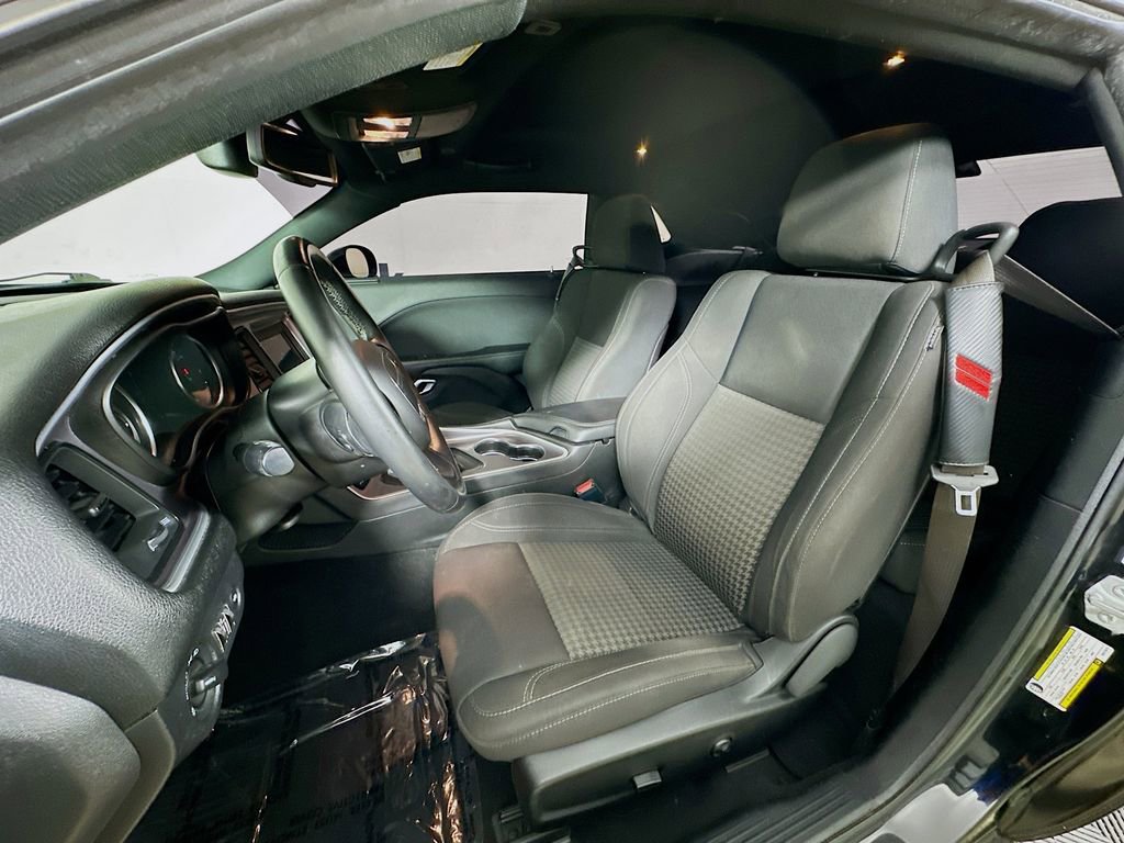 Used 2019 Dodge Challenger SXT image 23