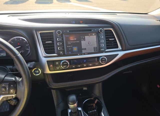 Used 2019 Toyota Highlander Limited Platinum AWD/4WD image 9