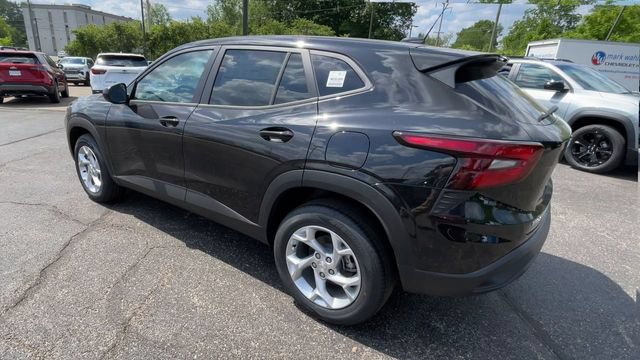 New 2026 Chevrolet Trax LS w/ LS Convenience Package FWD image 8