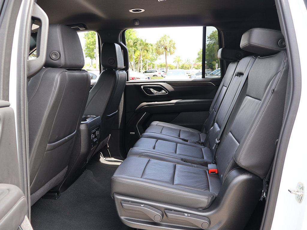 Used 2024 Chevrolet Suburban LT AWD/4WD image 35