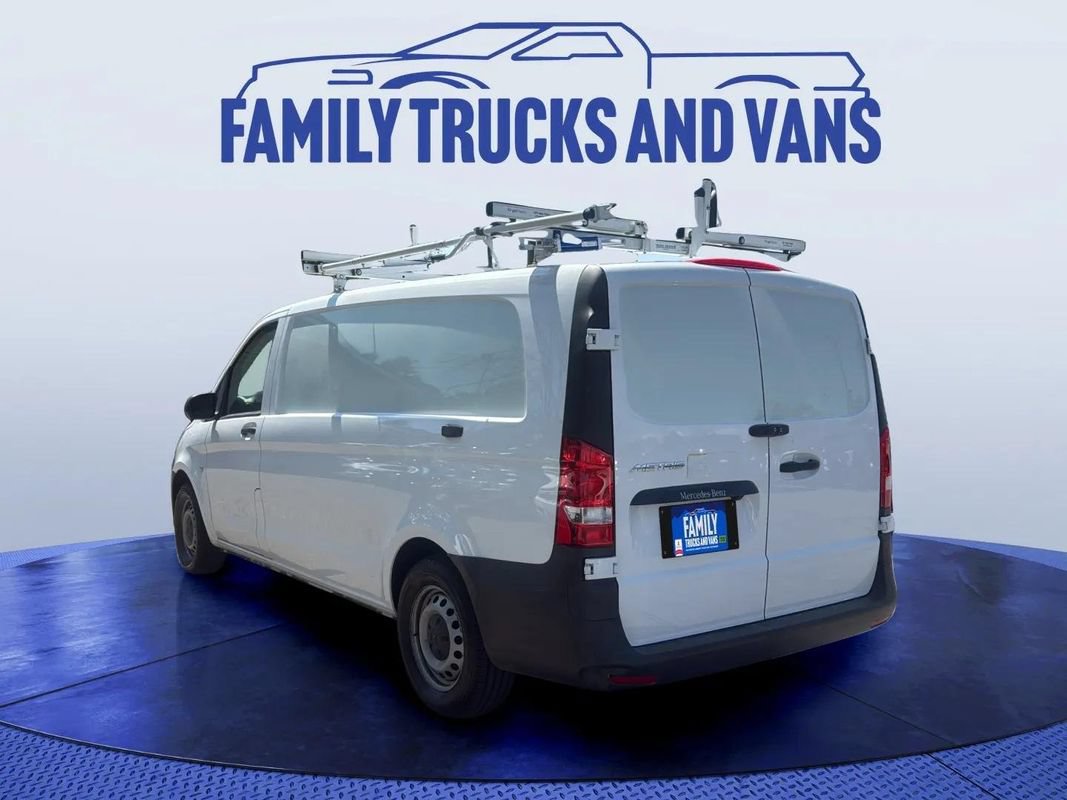 Used 2023 Mercedes-Benz Metris image 3