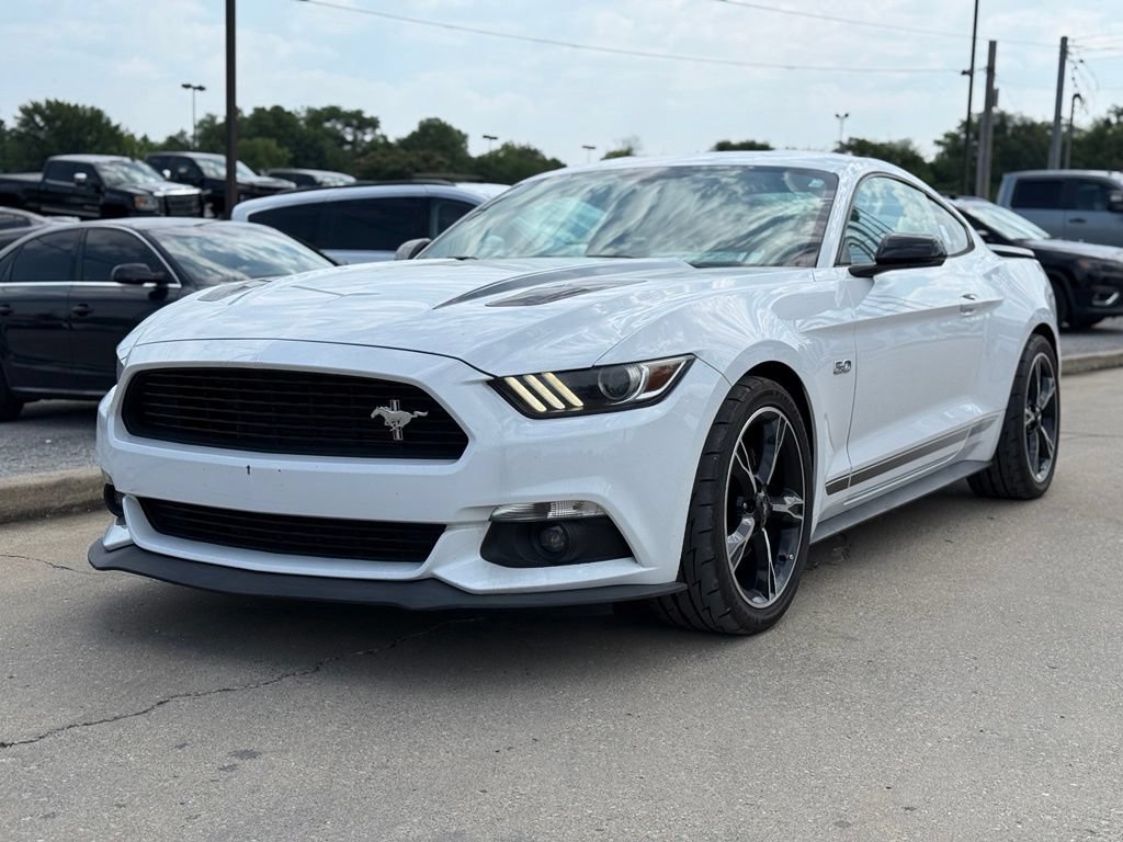 Used 2017 Ford Mustang GT Premium w/ Equipment Group 401A RWD image 2