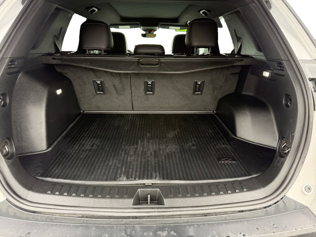 Certified 2025 Chevrolet Equinox ACTIV w/ Safety and Technology Package image 19