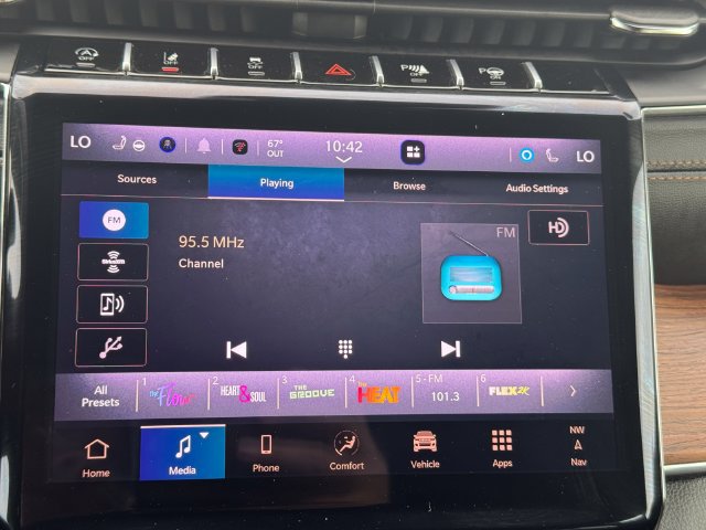 Used 2025 Jeep Grand Cherokee Summit AWD/4WD image 30