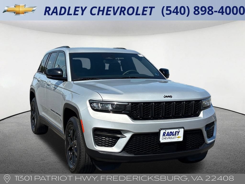 Used 2024 Jeep Grand Cherokee Altitude AWD/4WD image 22