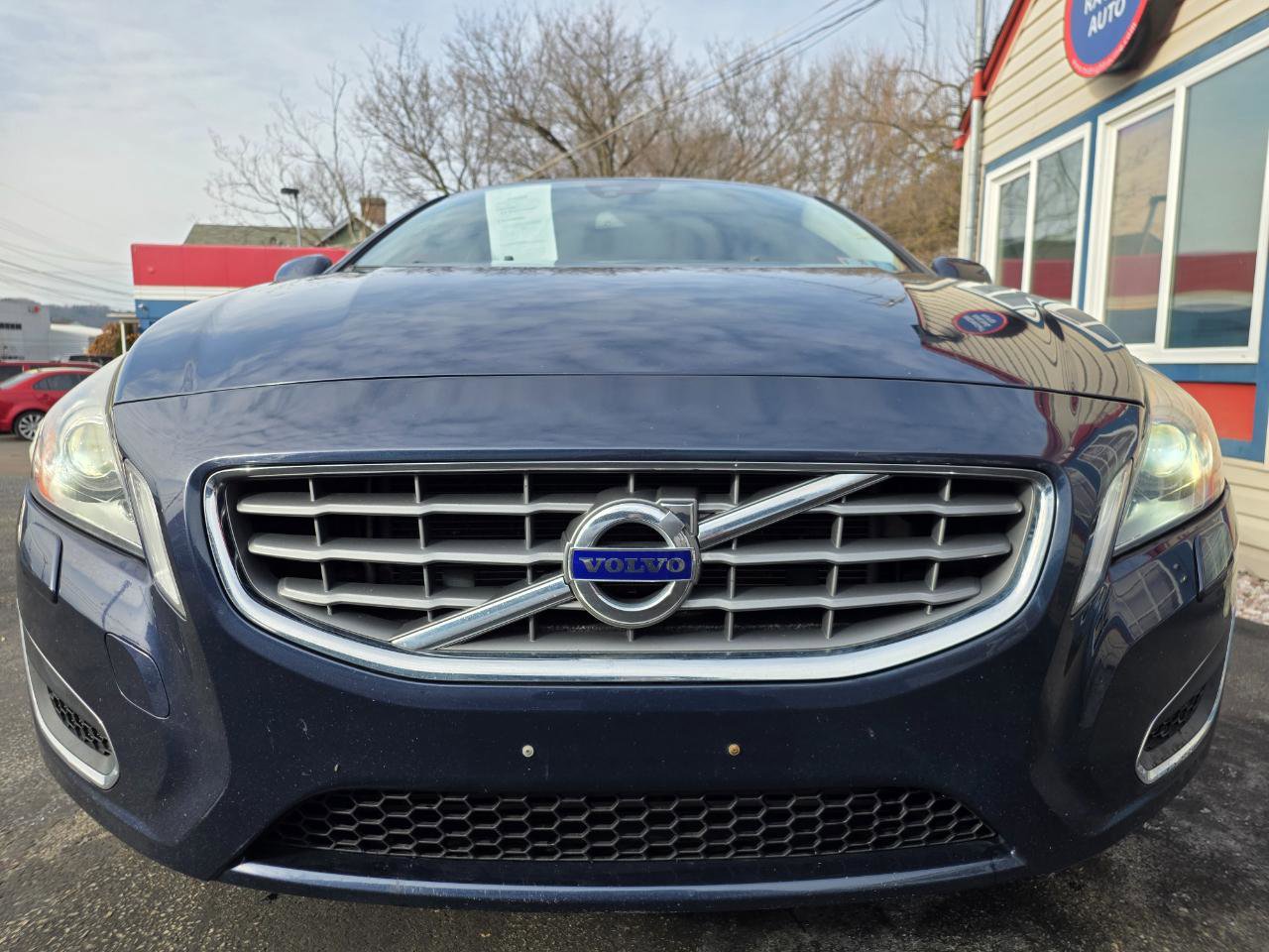 Used 2012 Volvo S60 T5 w/ Multimedia Pkg FWD image 2