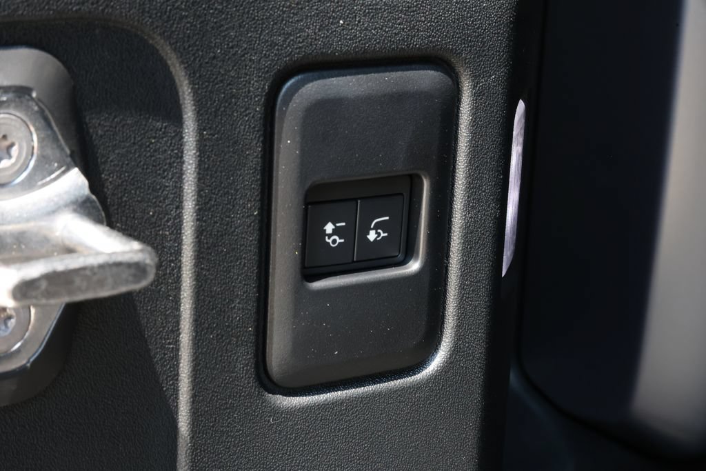 New 2026 Land Rover Defender 110 X-Dynamic SE AWD/4WD image 36