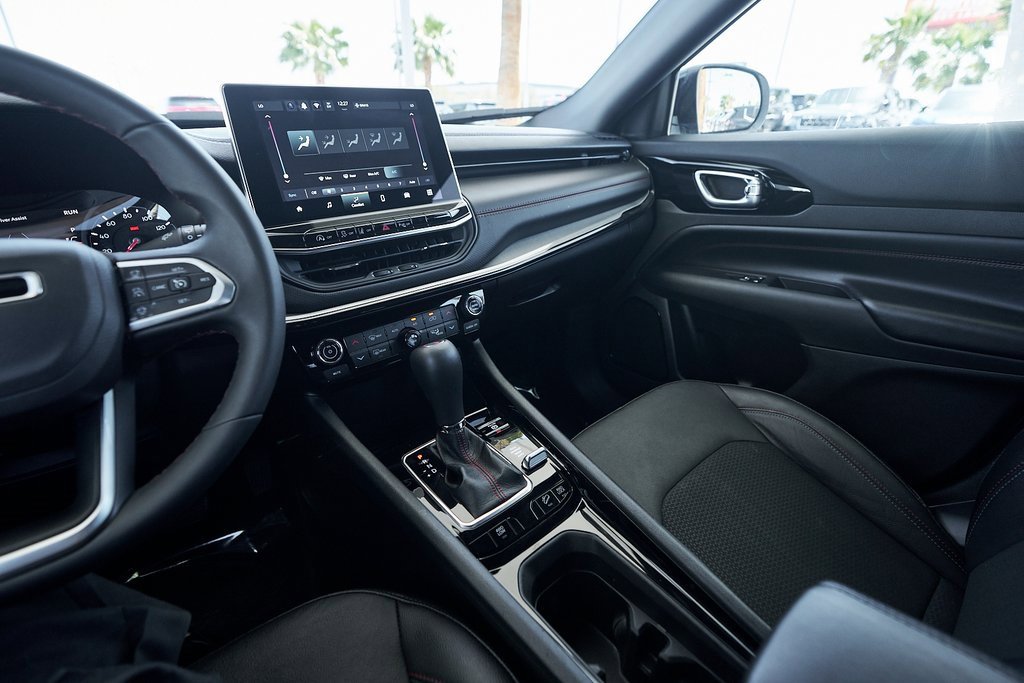 Used 2024 Jeep Compass Trailhawk image 41