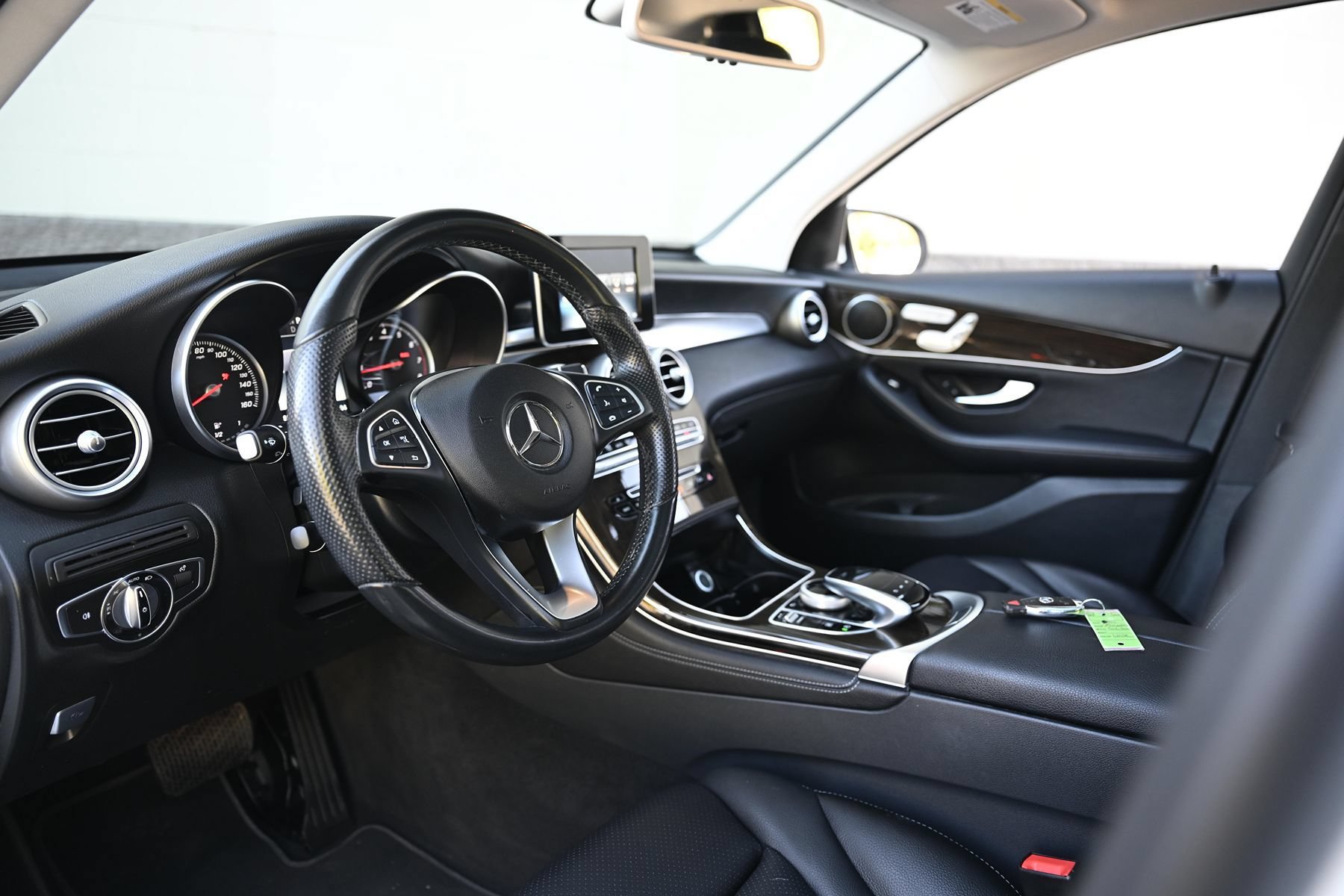Used 2017 Mercedes-Benz GLC 300 4MATIC image 9