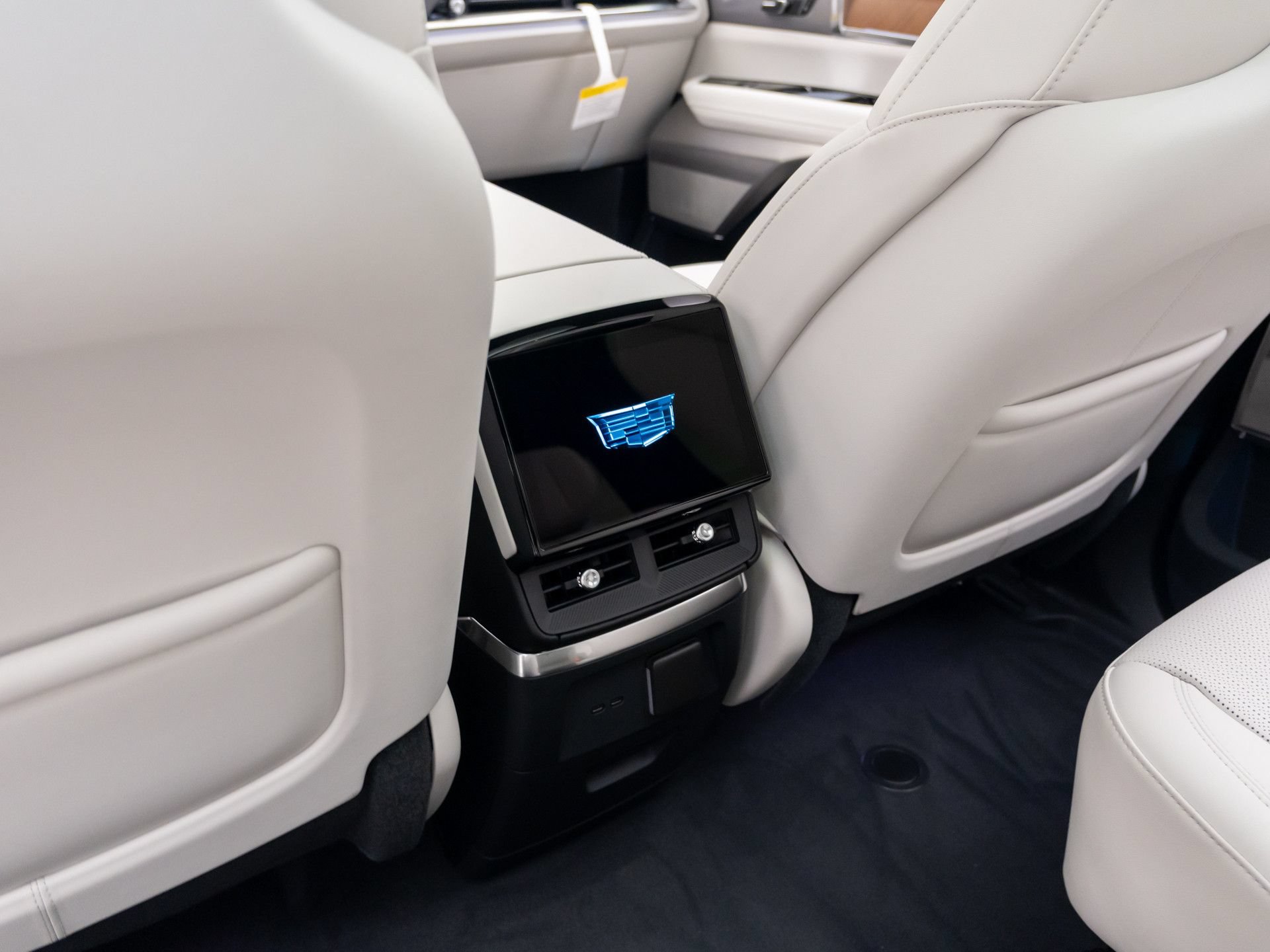 New 2027 Cadillac Vistiq Sport w/ LPO, Floor Liner Package AWD/4WD image 19