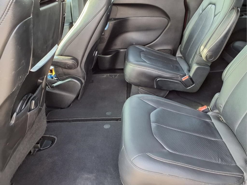Used 2018 Chrysler Pacifica Touring-L Plus w/ S Appearance Package FWD image 11