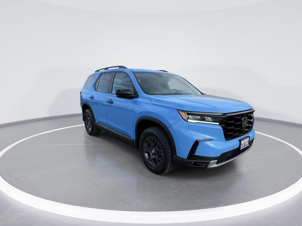 Certified 2023 Honda Pilot TrailSport image 3