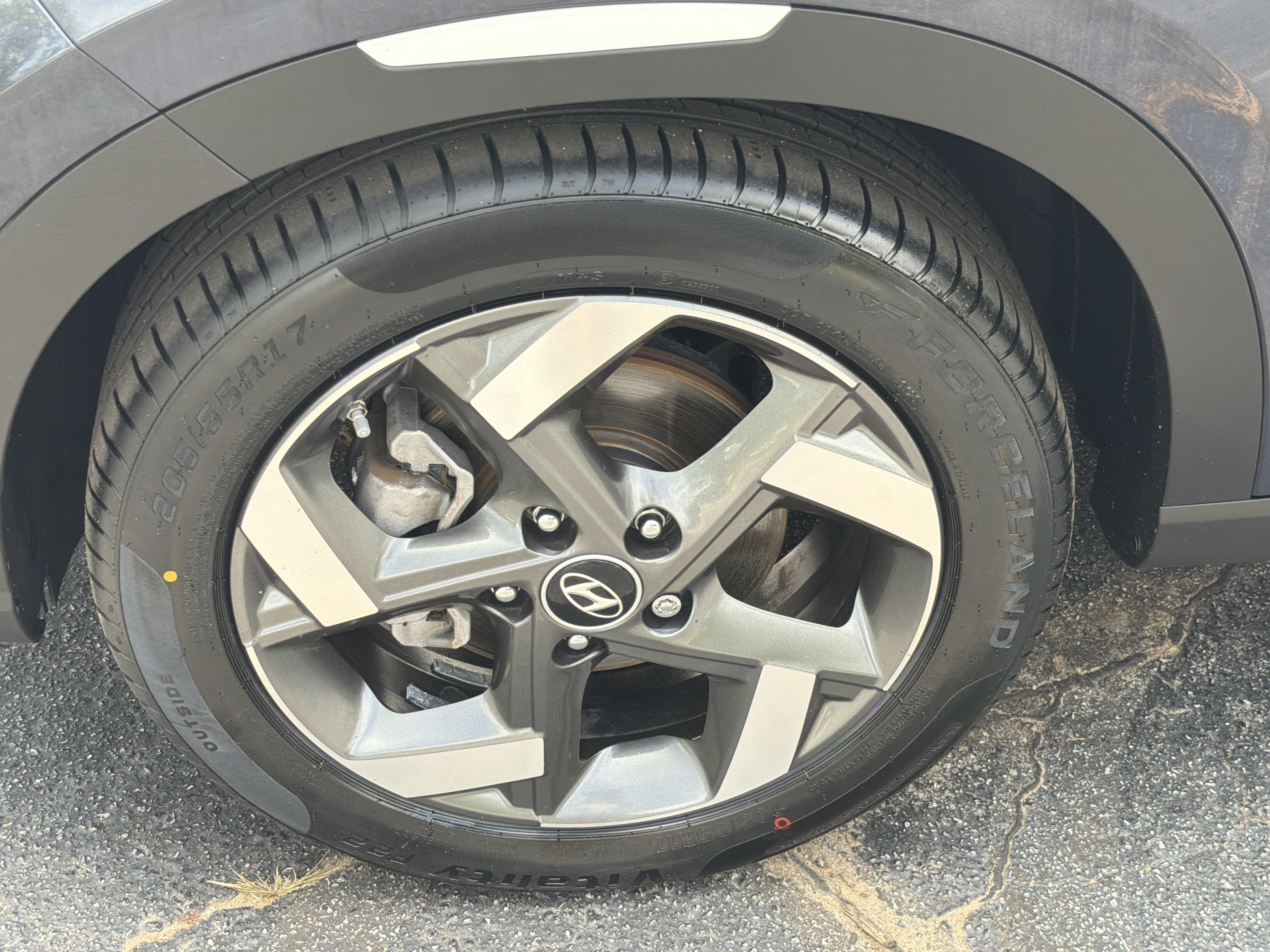 Used 2023 Hyundai Venue Limited FWD image 11