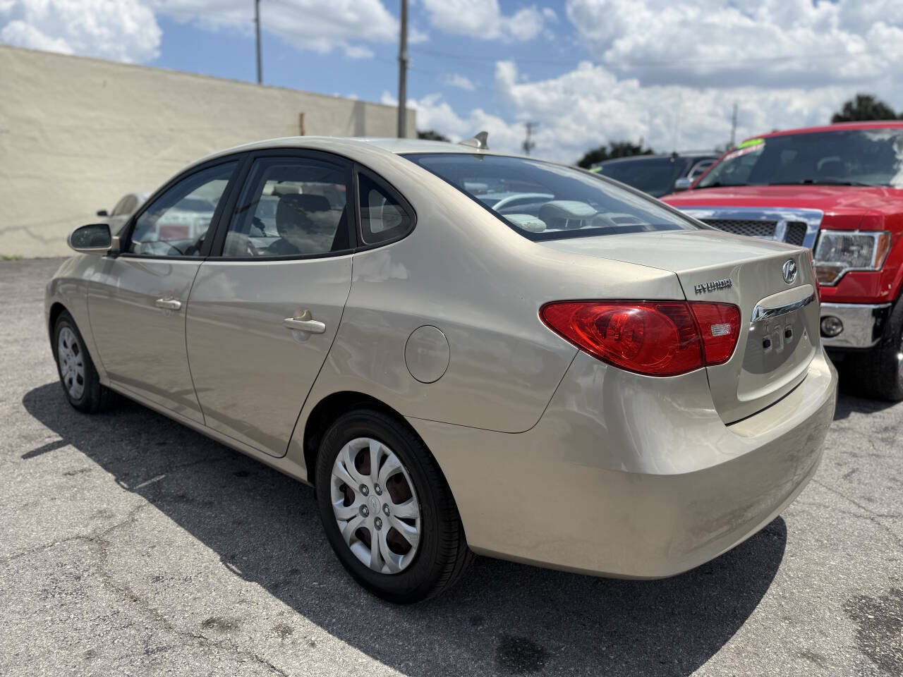 Used 2010 Hyundai Elantra GLS FWD image 3