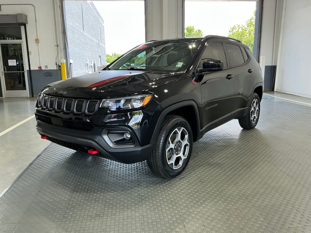 Used 2022 Jeep Compass Trailhawk w/ Trailhawk Convenience Group AWD/4WD image 2