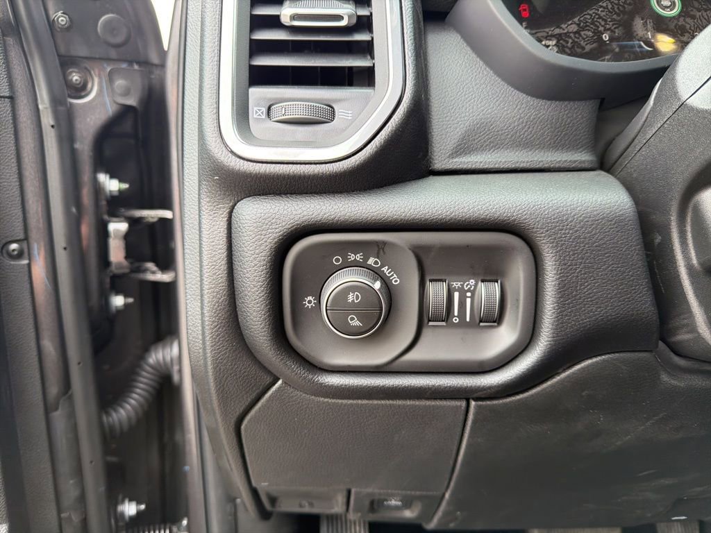 New 2026 RAM 3500 Laramie AWD/4WD image 17