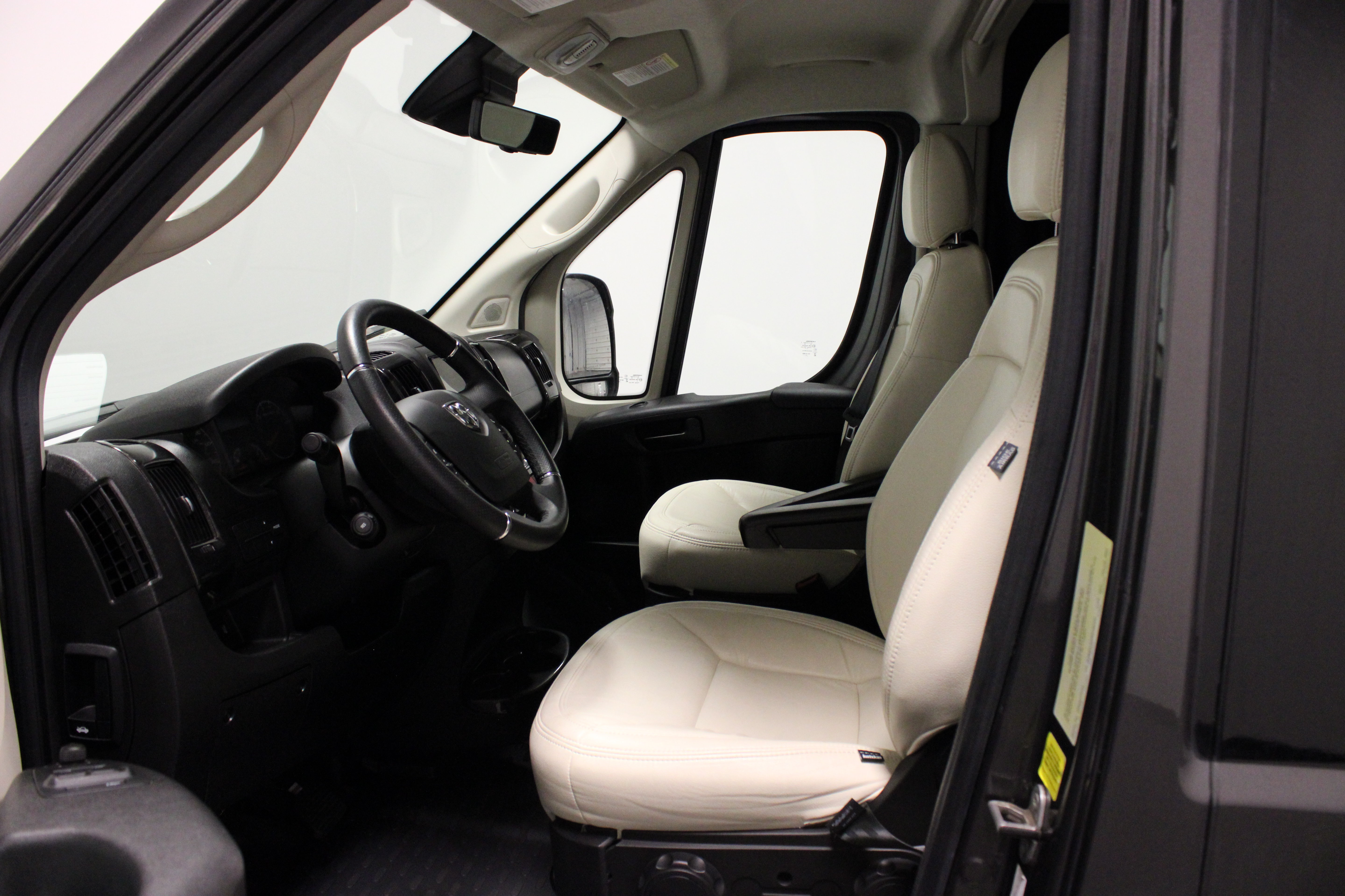 Used 2021 RAM ProMaster 3500 w/ Premium Appearance Group FWD image 31