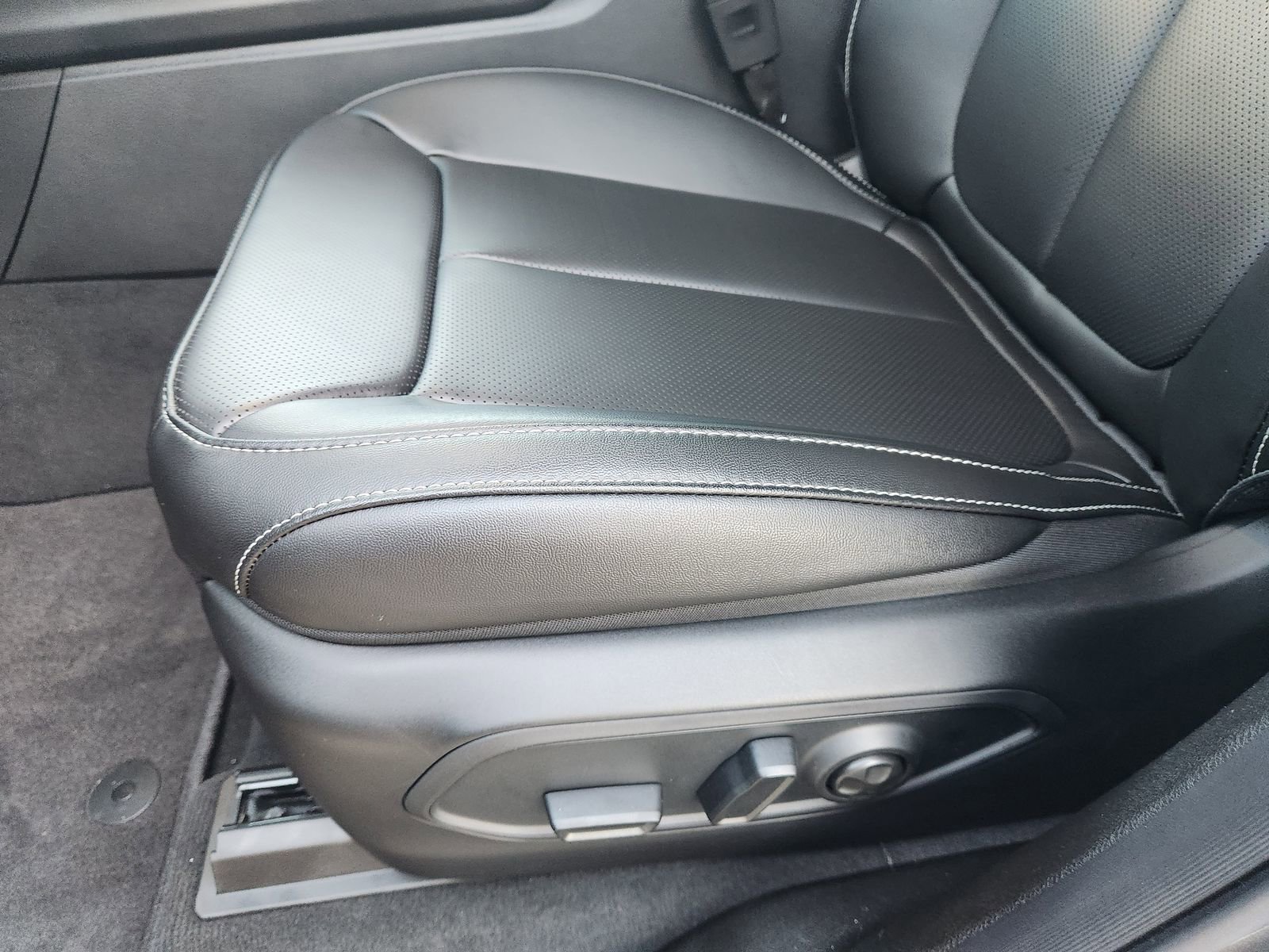 New 2025 Jeep Grand Cherokee L Limited w/ Luxury Tech Group II image 19