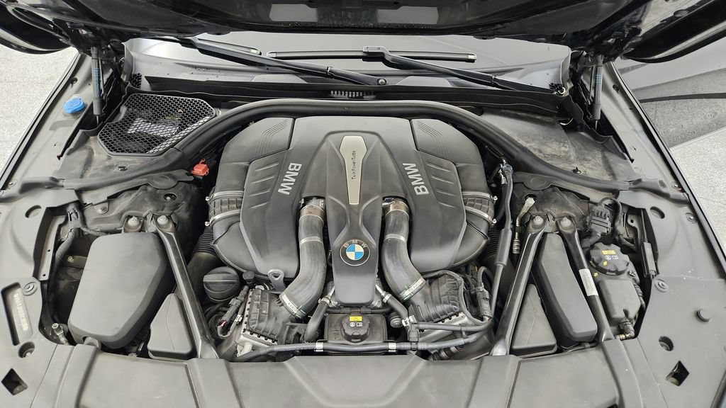 Used 2018 BMW 750i xDrive AWD/4WD image 51