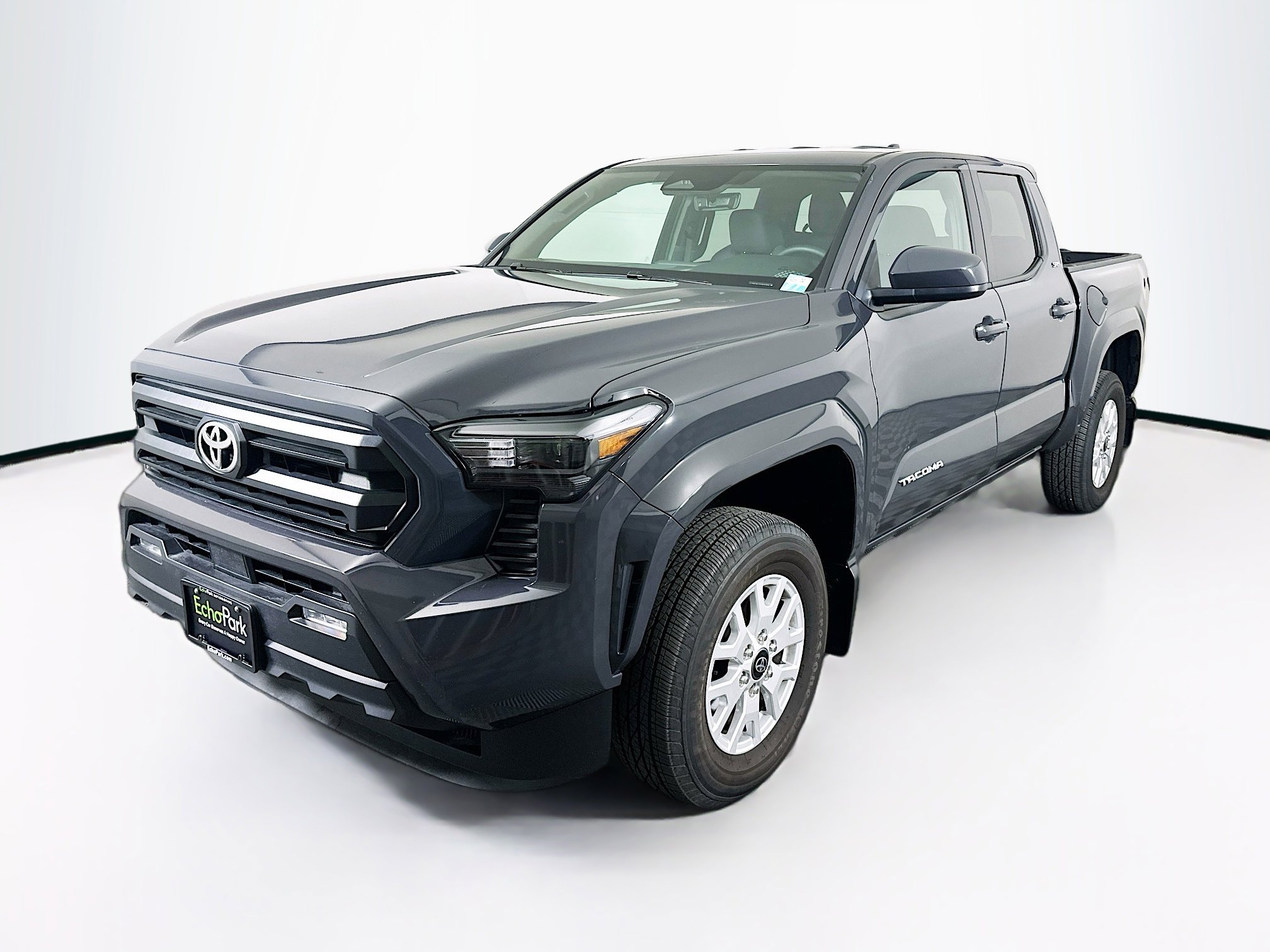 Used 2025 Toyota Tacoma SR5 image 3