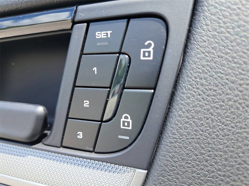 Certified 2025 Porsche Cayenne AWD/4WD image 26