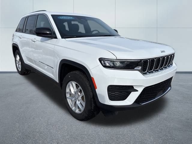 Used 2025 Jeep Grand Cherokee Laredo X w/ Luxury Tech Group I image 4