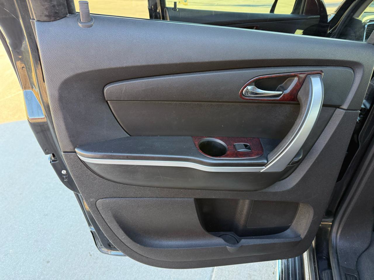 Used 2009 GMC Acadia SLE FWD image 17