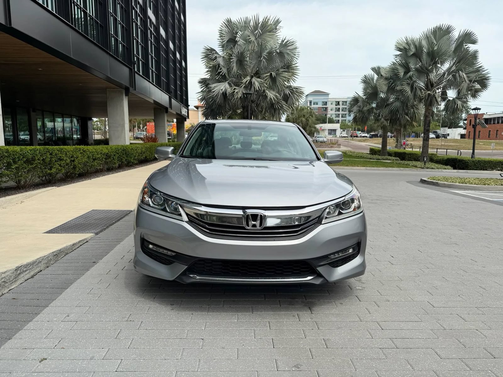 Used 2017 Honda Accord EX-L image 9