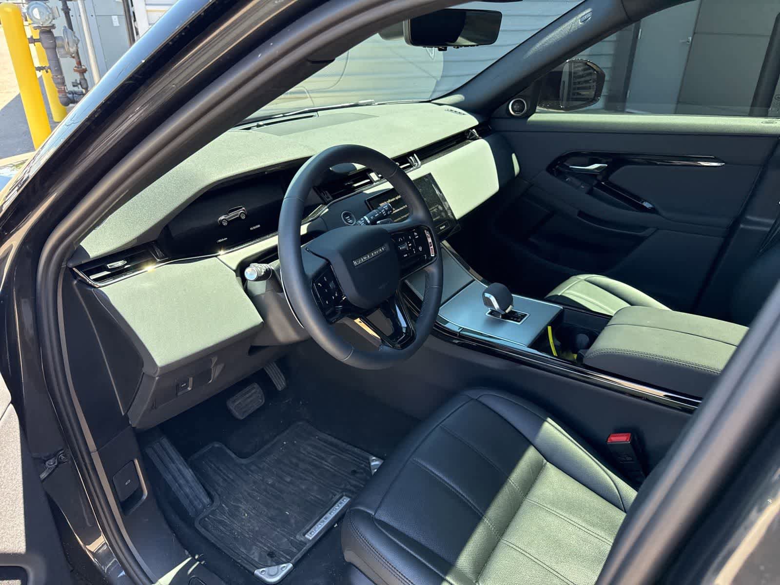 Used 2024 Land Rover Range Rover Evoque S AWD/4WD image 8